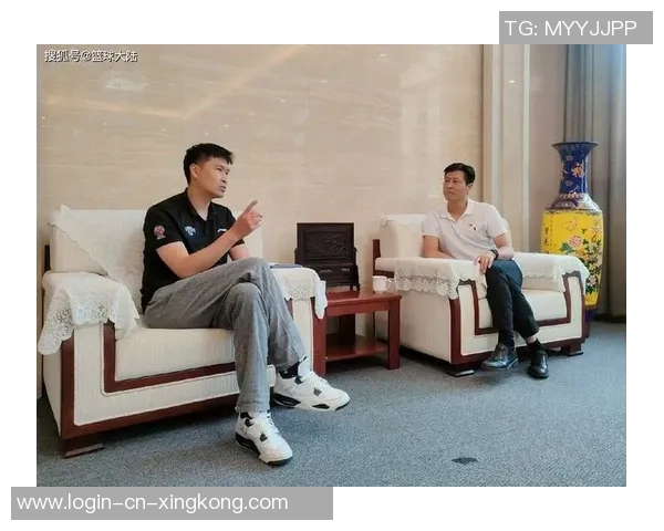 成都天诚足球队奋勇争先全力冲击新赛季目标展现球队团结与拼搏精神